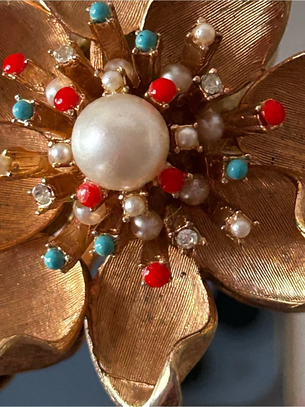 RARE VINTAGE LARGE GOLD TONE BROOCH Flower Starburst Collectible Turquoise